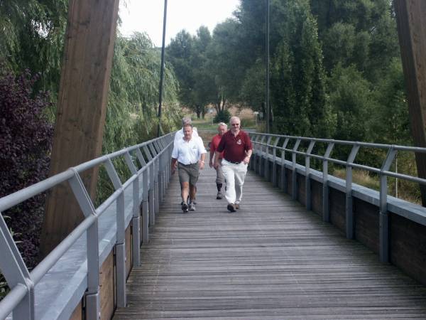 Holzbr�cke �ber die Lahn